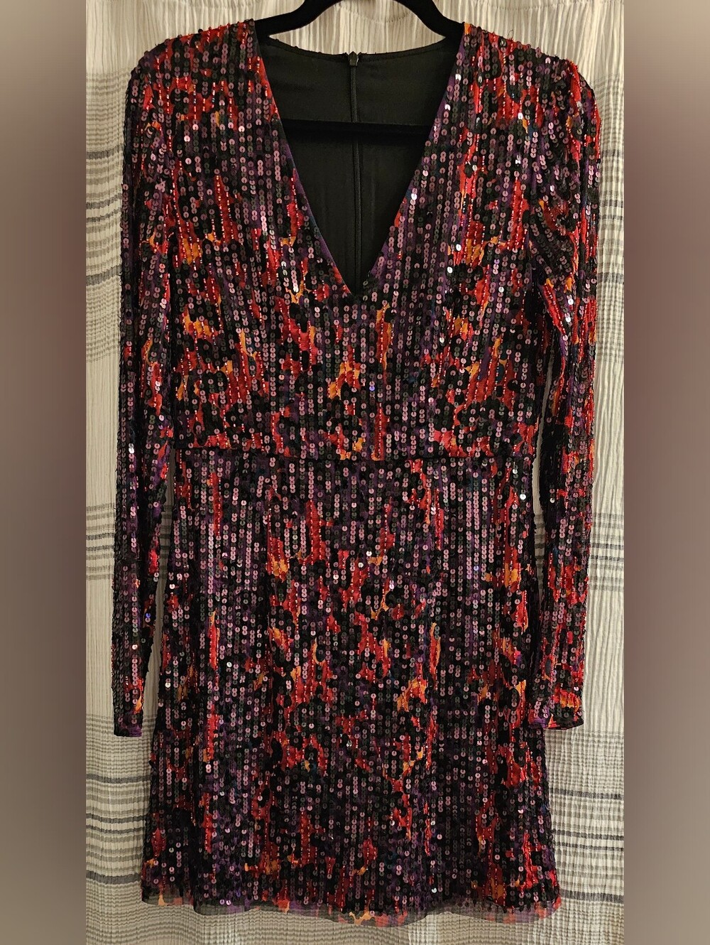 French Connection-Sequin V-Neck Long Sleeve Party Dress in Multi-Color